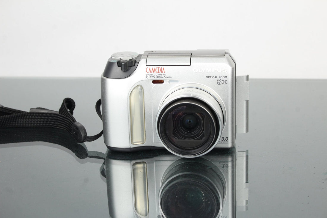 Olympus Camedia C‑725 Review: Second‑Hand Classic for Creative Minds - Dutch|Thrift