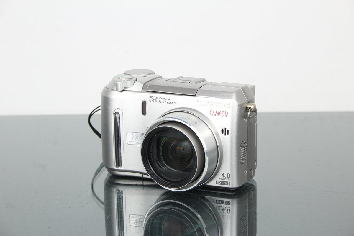 Olympus CAMEDIA C‑750 Review: Digital Nostalgia with Modern 