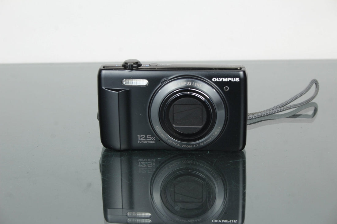 Olympus D-760 Review: Second-Hand Compact Gem for 2025 - Dutch|Thrift