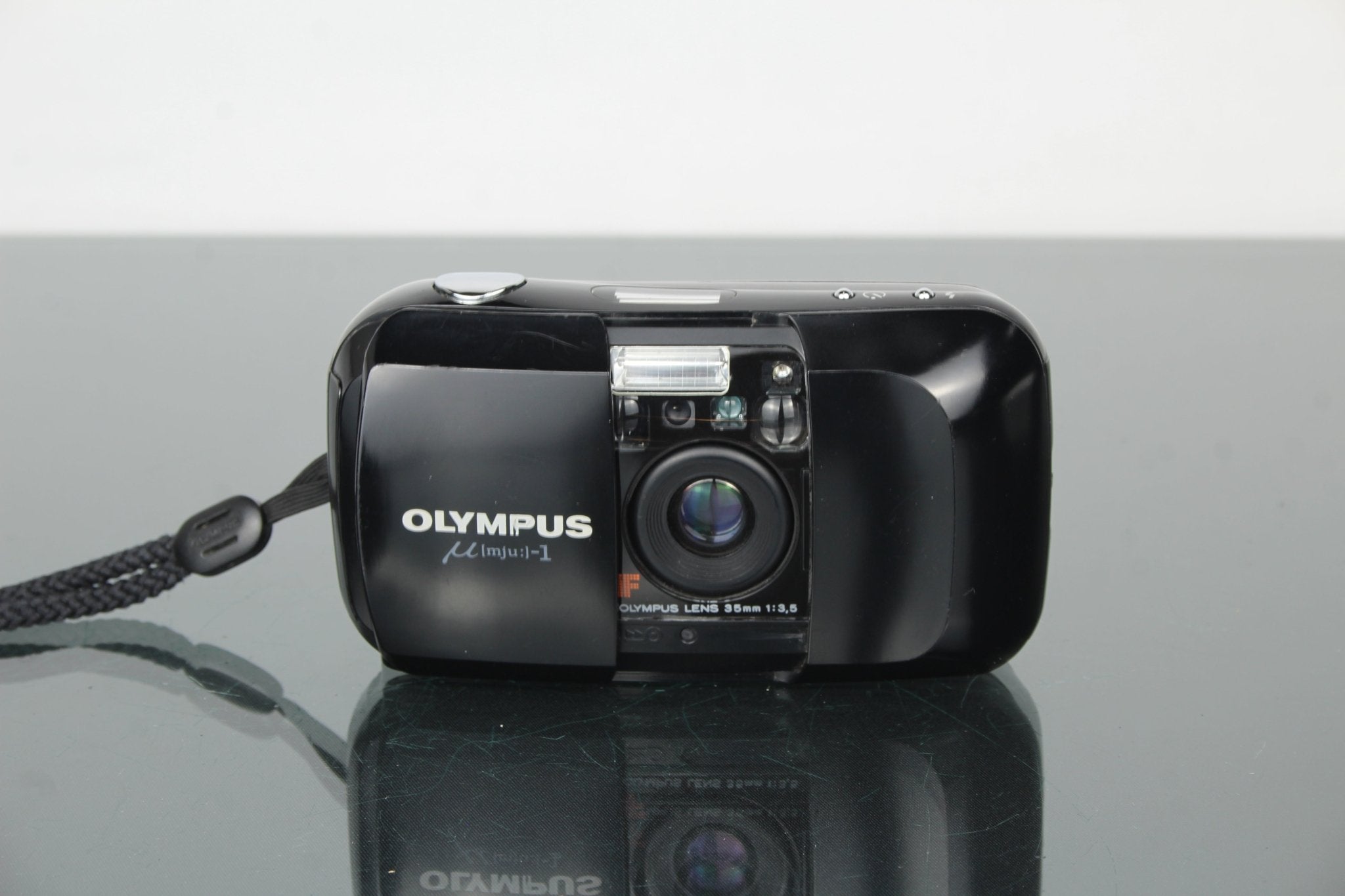 Olympus MJU 1: Compact 35mm Film Freedom in Your Pocket – Dutch|Thrift