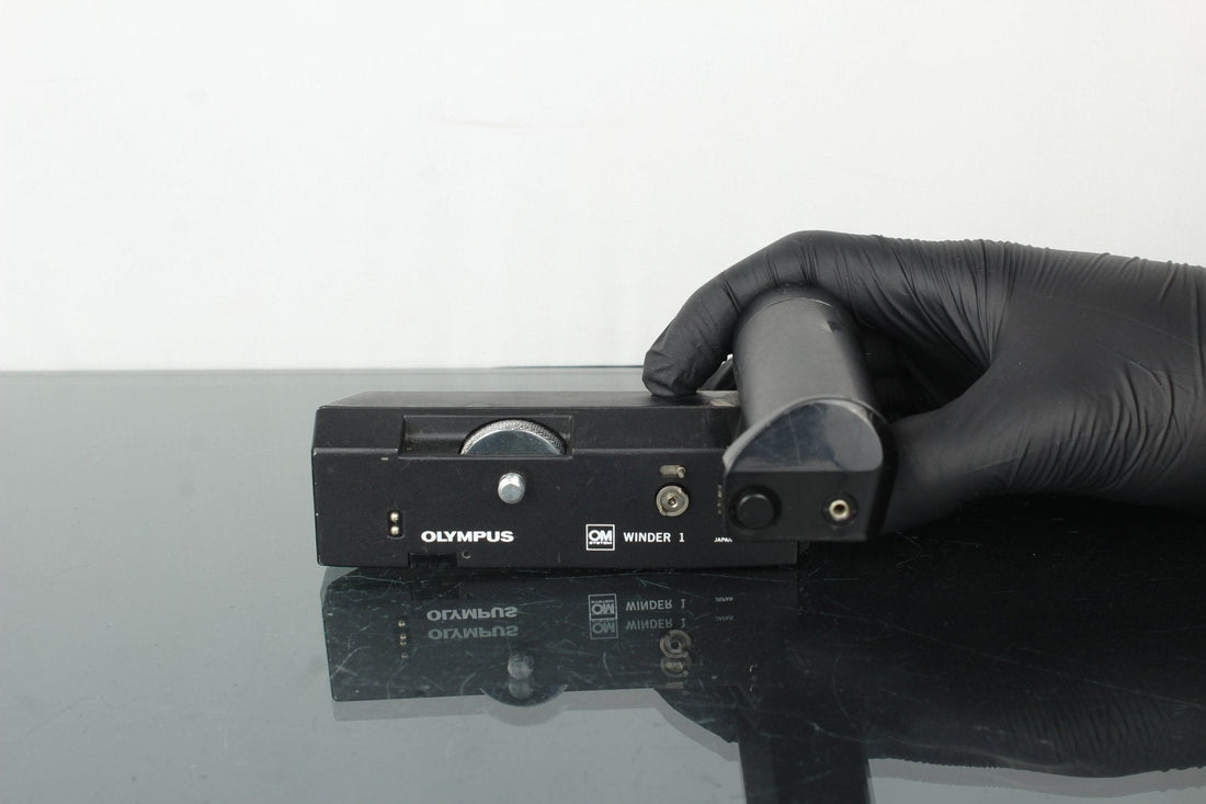 Olympus OM Winder 1: Classic Motor Drive for Faster Film - Dutch|Thrift