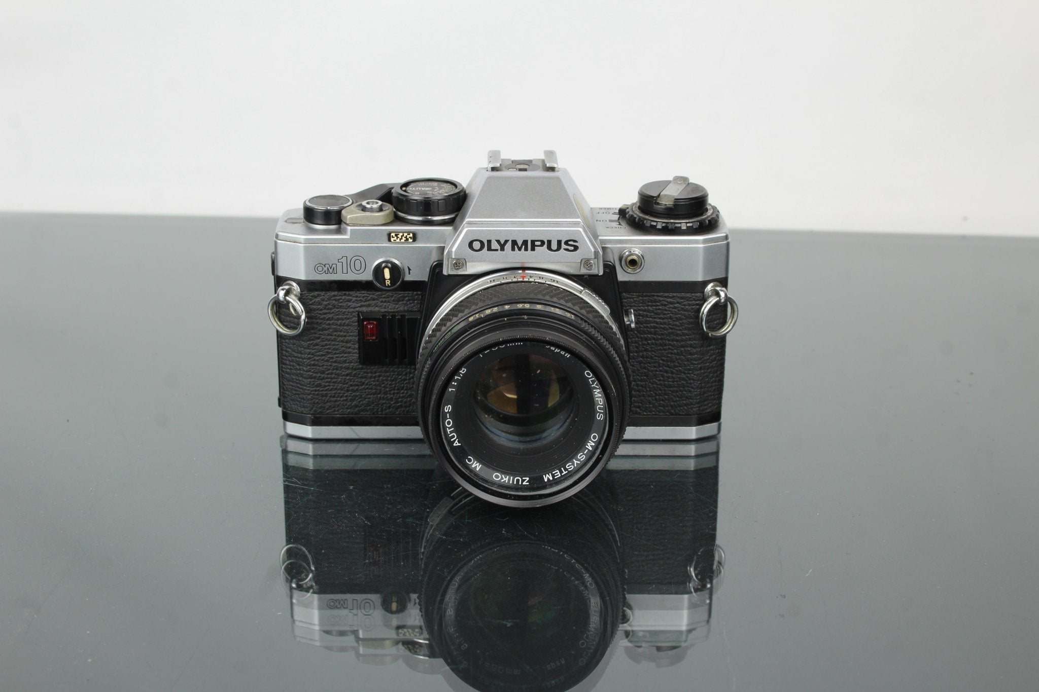 Olympus OM10 + 50mm f/1.8 Review: Classic Film Kit Guide – Dutch
