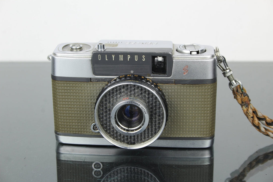 Olympus Pen-EE Half-Frame Camera: A Compact Classic Reborn - Dutch|Thrift
