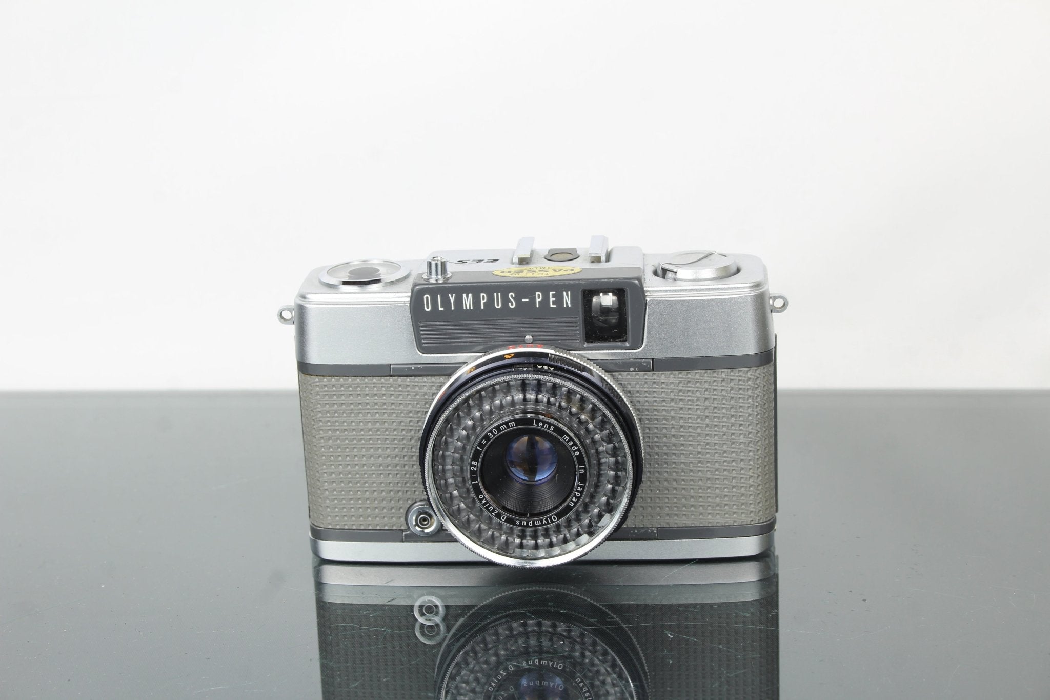 Olympus Pen EES-2: The Classic Half-Frame 35mm Street Camera