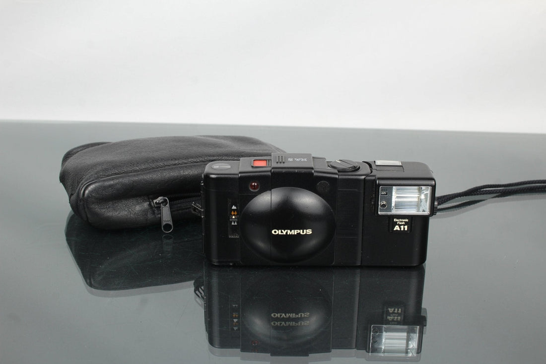Olympus XA 2 + A11 Flash: Compact Classic for Film Lovers - Dutch|Thrift