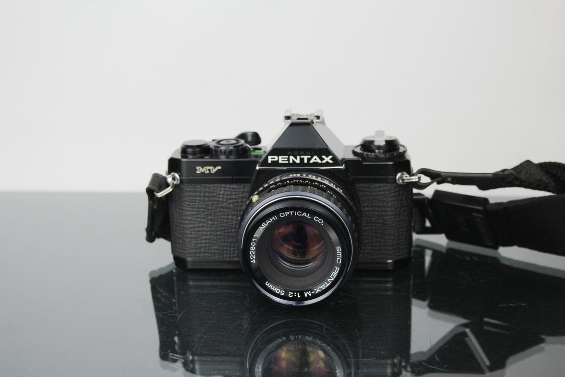 Pentax MV + 50mm f/2: A Practical Guide for Film Lovers - Dutch|Thrift