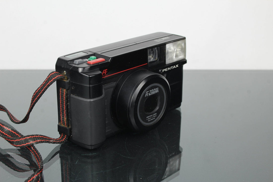 Pentax Zoom 70 Review: A Reliable 35mm Point-and-Shoot - Dutch|Thrift