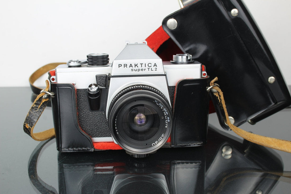Practica Super TL 2 + 30mm Lens: Vintage SLR for Modern Creators - Dutch|Thrift