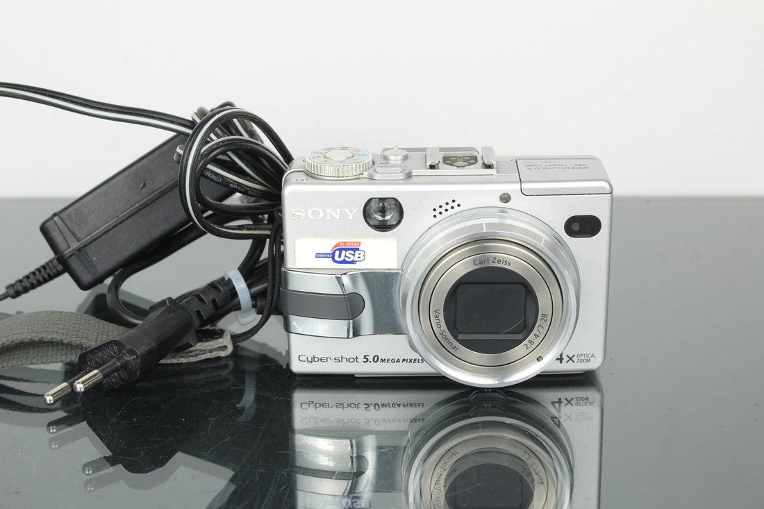 Rediscover the Sony Cyber‑Shot DSC‑V1 for Creative Photography - Dutch|Thrift