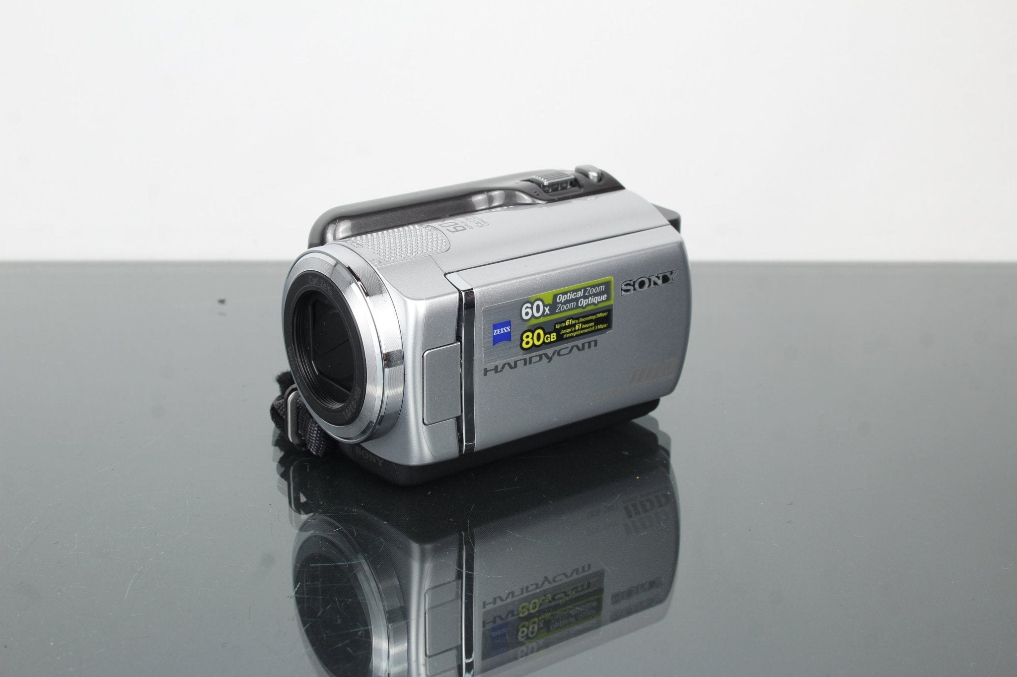 Rediscover the Sony Handycam DCR-SR57 for Retro Video Art – Dutch