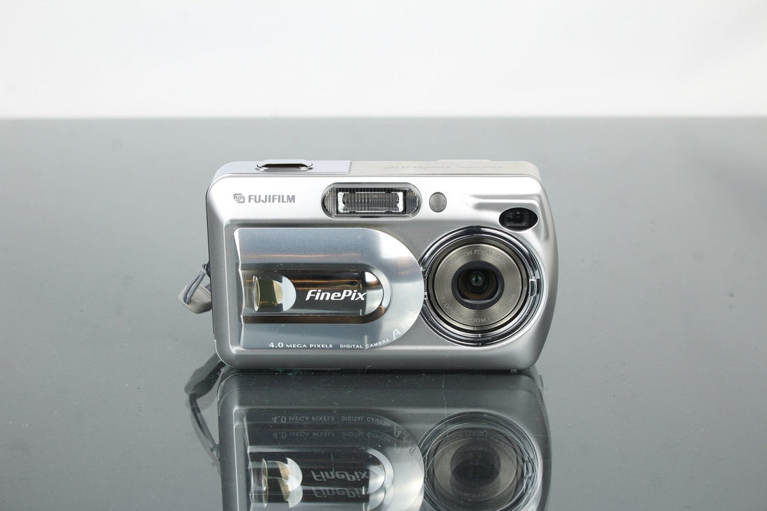 Rediscovering the Fujifilm FinePix A340 and Its Lo‑Fi Digital Magic - Dutch|Thrift