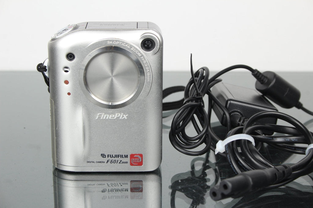 Rediscovering the Fujifilm FinePix F601 Zoom in the Digital Age