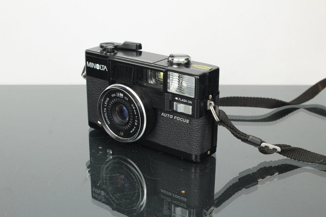 Rediscovering the Minolta HI-MATIC AF2, a 1980s Film Classic - Dutch|Thrift