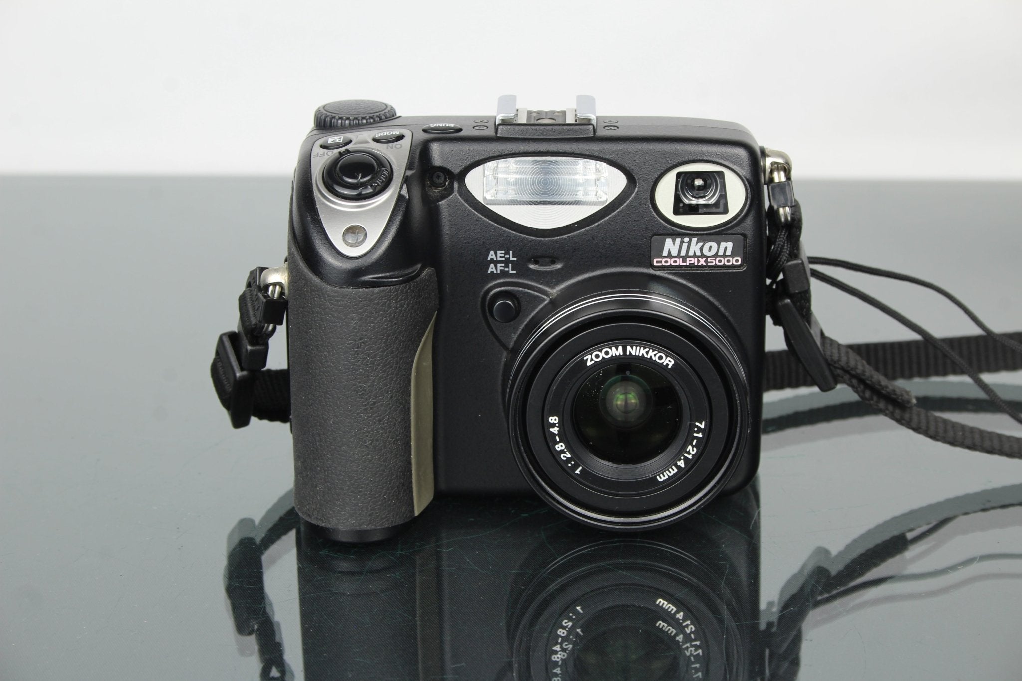 ジャンク ニコン Nikon COOLPIX 5000 Nikon Coolpix 5000 Bridge Compact 5.0 MP Digital Camera. Tested