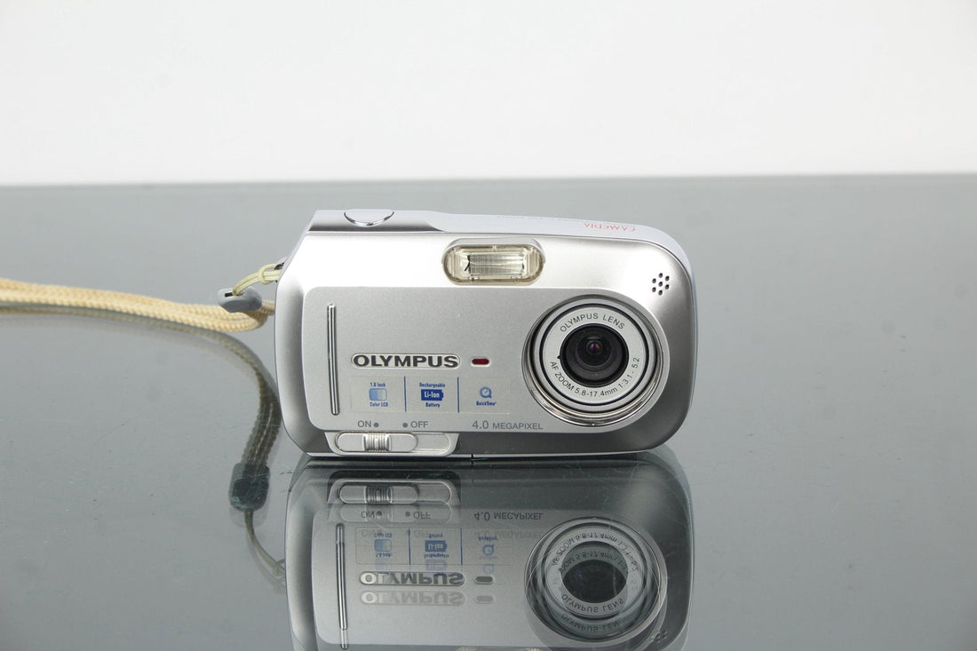 Rediscovering the Olympus Camedia C-470 ZOOM Digital Charm - Dutch|Thrift