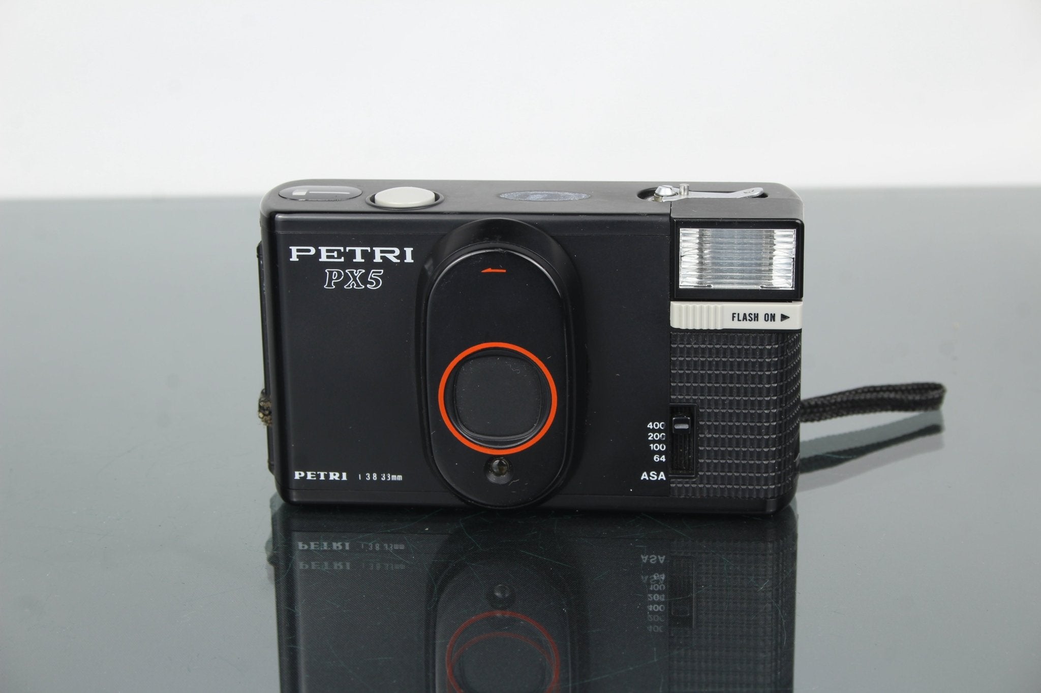 Rediscovering the Petri PX5: Compact Film Charm for Creators