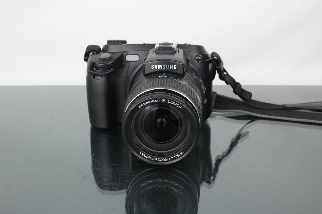 Rediscovering the Samsung Pro815 Retro Bridge Camera - Dutch|Thrift