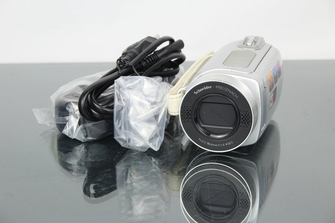 Rediscovering the Samsung SMX-F30 Camcorder in 2025 - Dutch|Thrift