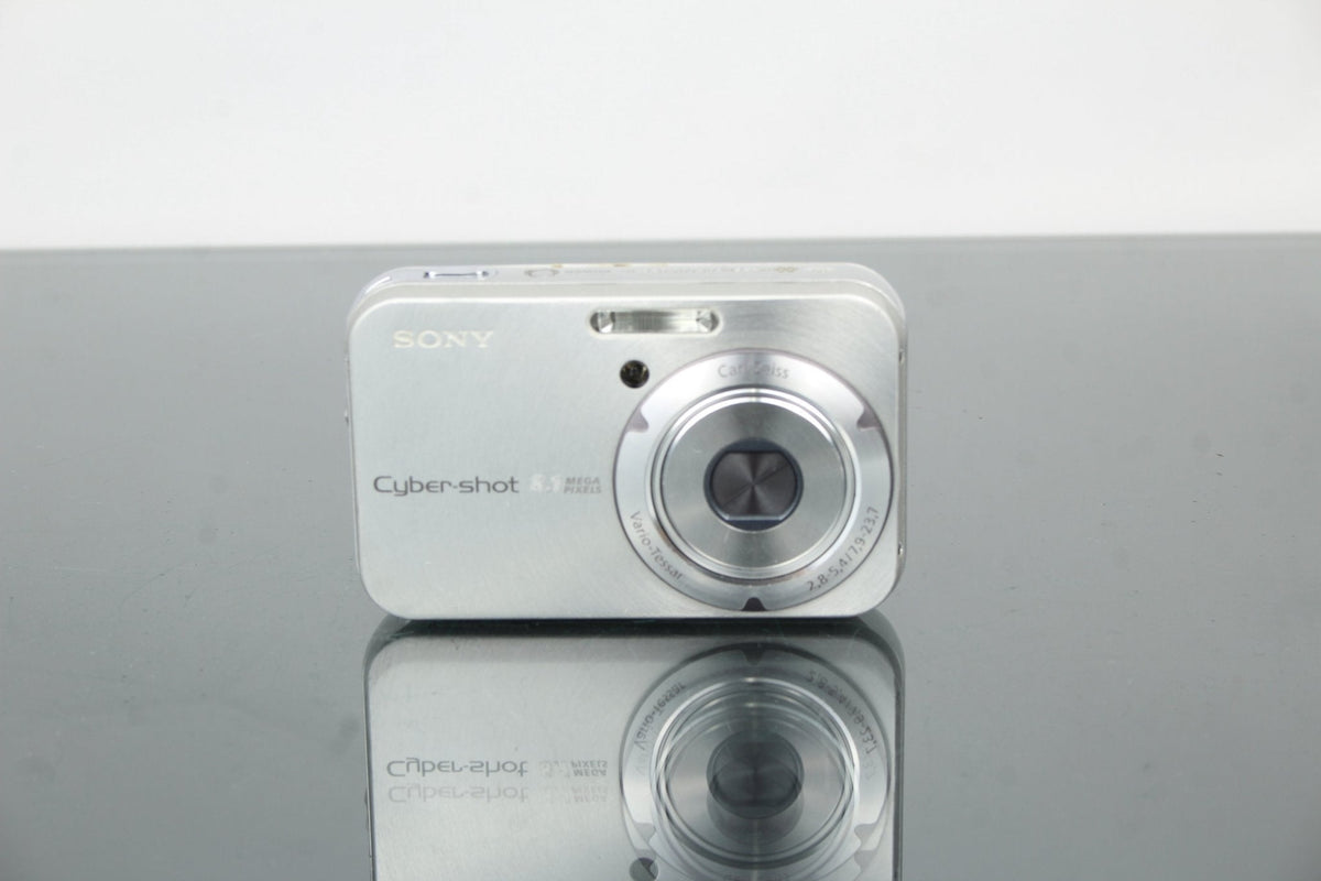 Rediscovering the Sony Cyber-shot DSC-N1: Retro Compact Magic 