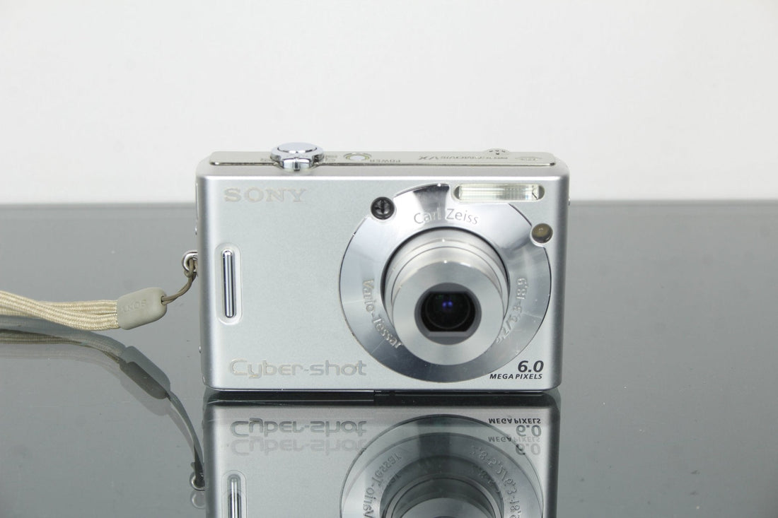 Rediscovering the Sony Cyber-Shot DSC-W30 in 2025 - Dutch|Thrift