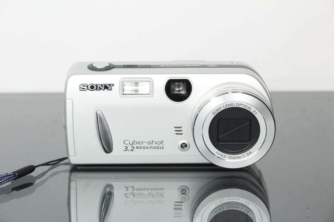 Rediscovering the Sony Cybershot DSC-P2 in 2025 - Dutch|Thrift