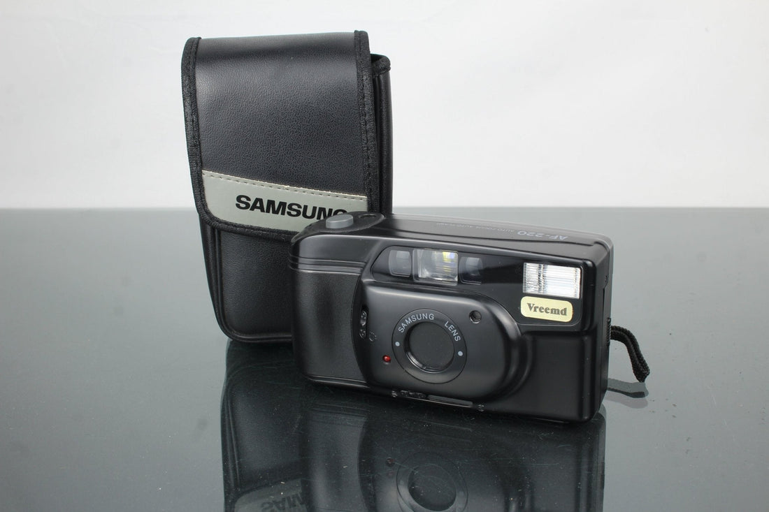 Samsung AF-220 Review: Simple 35mm Point and Shoot Joy - Dutch|Thrift