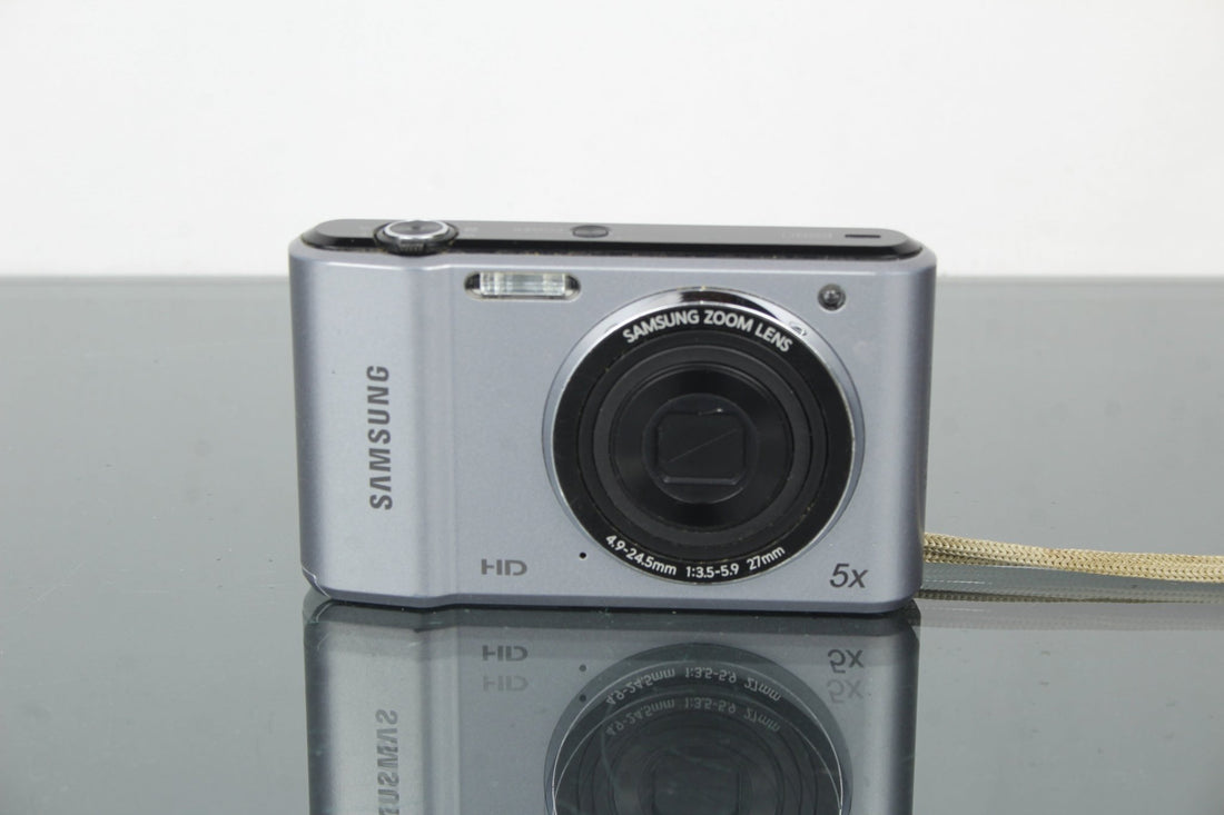 Samsung ES90 Review (2026): Retro Compact With CCD Charm - Dutch|Thrift