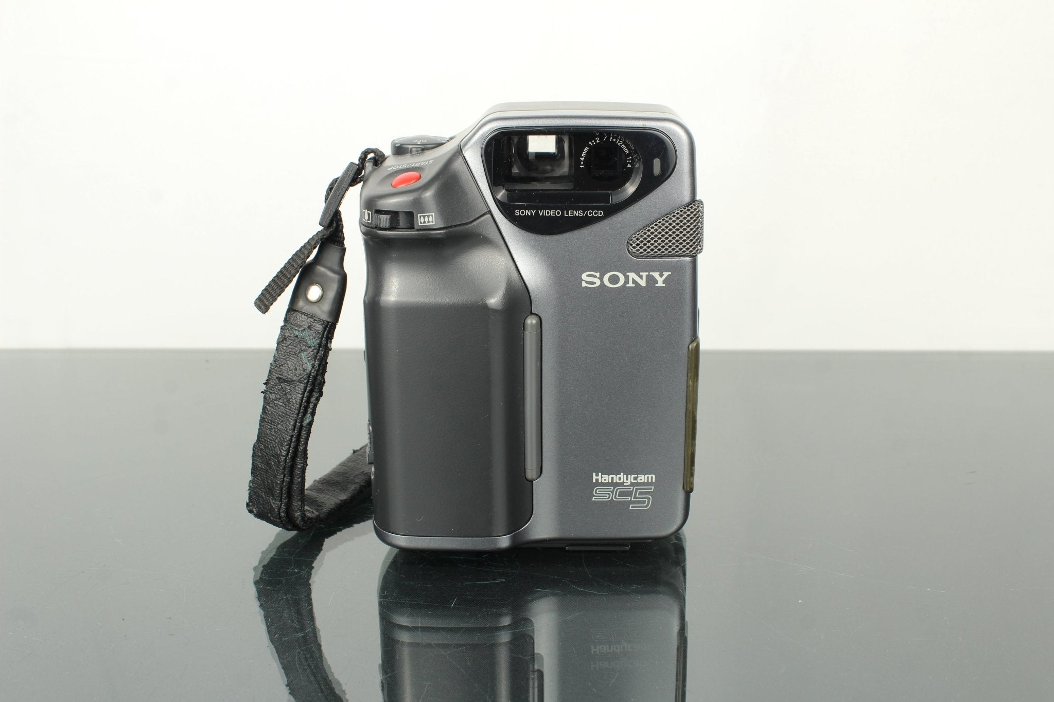 Sony Handycam CCD-SC5: Analog Character for Creators – Dutch|Thrift
