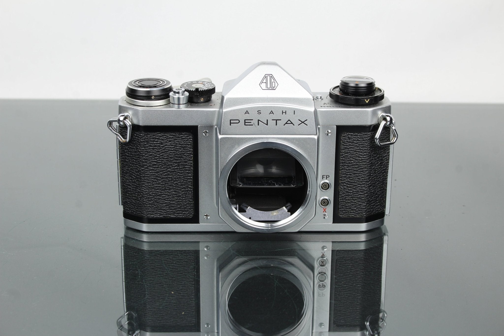 The Asahi Pentax SV: Mechanical Precision, Modern Soul – Dutch|Thrift