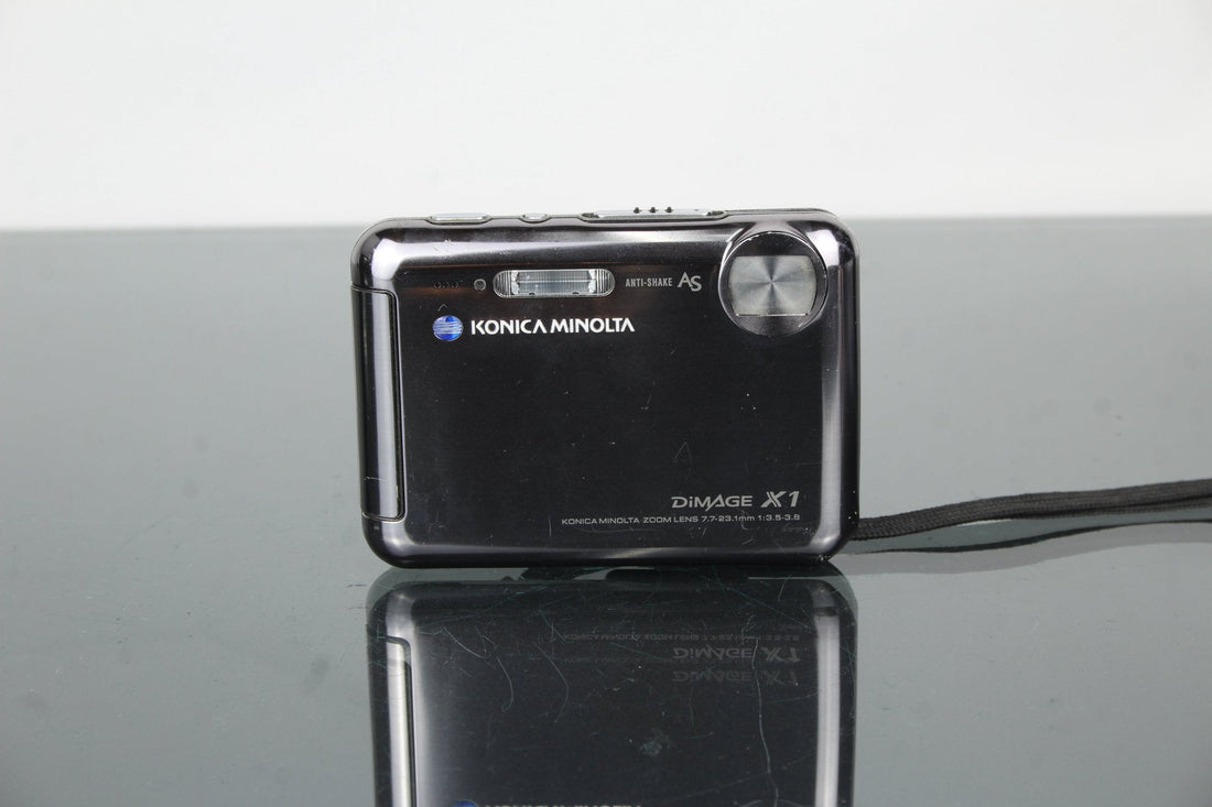 The Minolta Konica Dimage X1: Retro Digital Charm in 2025 - Dutch|Thrift