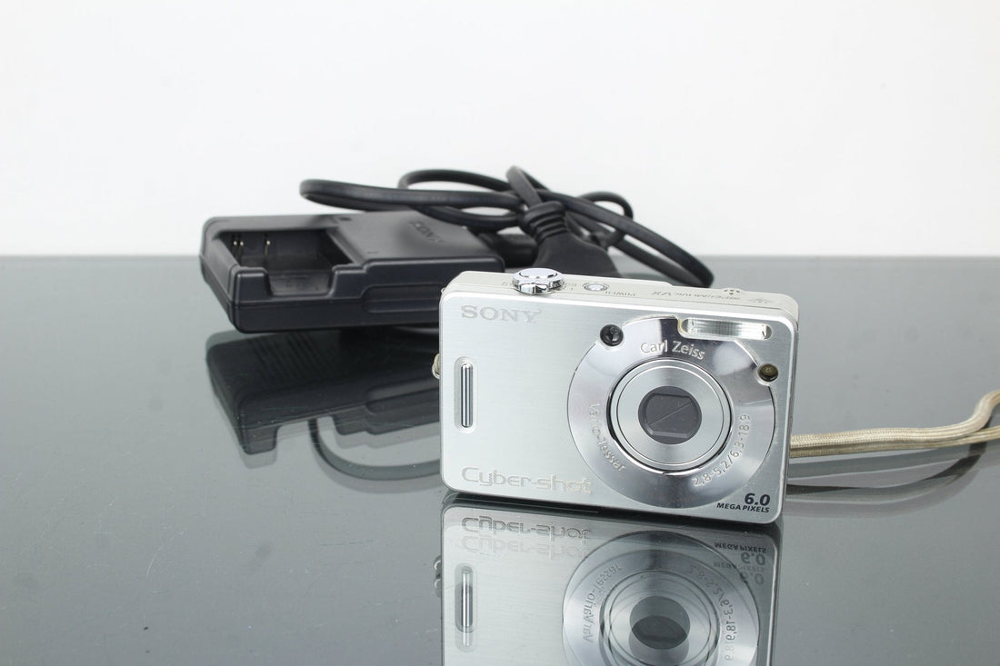 The Sony Cyber-Shot DSC-W50 (2006): Early Digital Charm Reborn - Dutch|Thrift