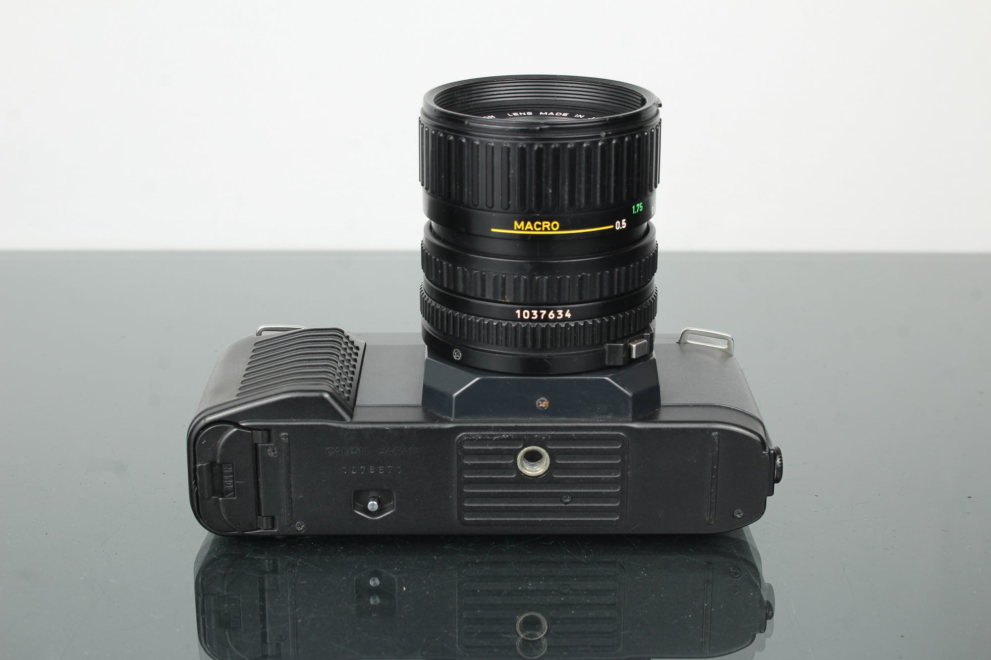 Canon T50 + Canon FD 35-70mm 2.5-4.5 lens