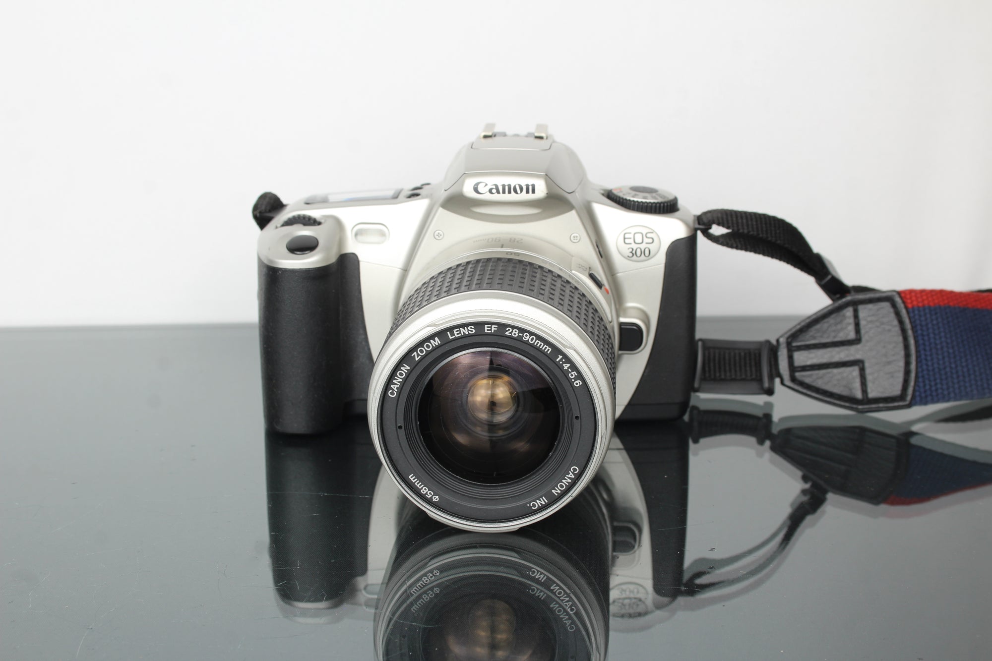 Canon EOS 300 + 28-90mm 1:4-5.6 Canon EF lens