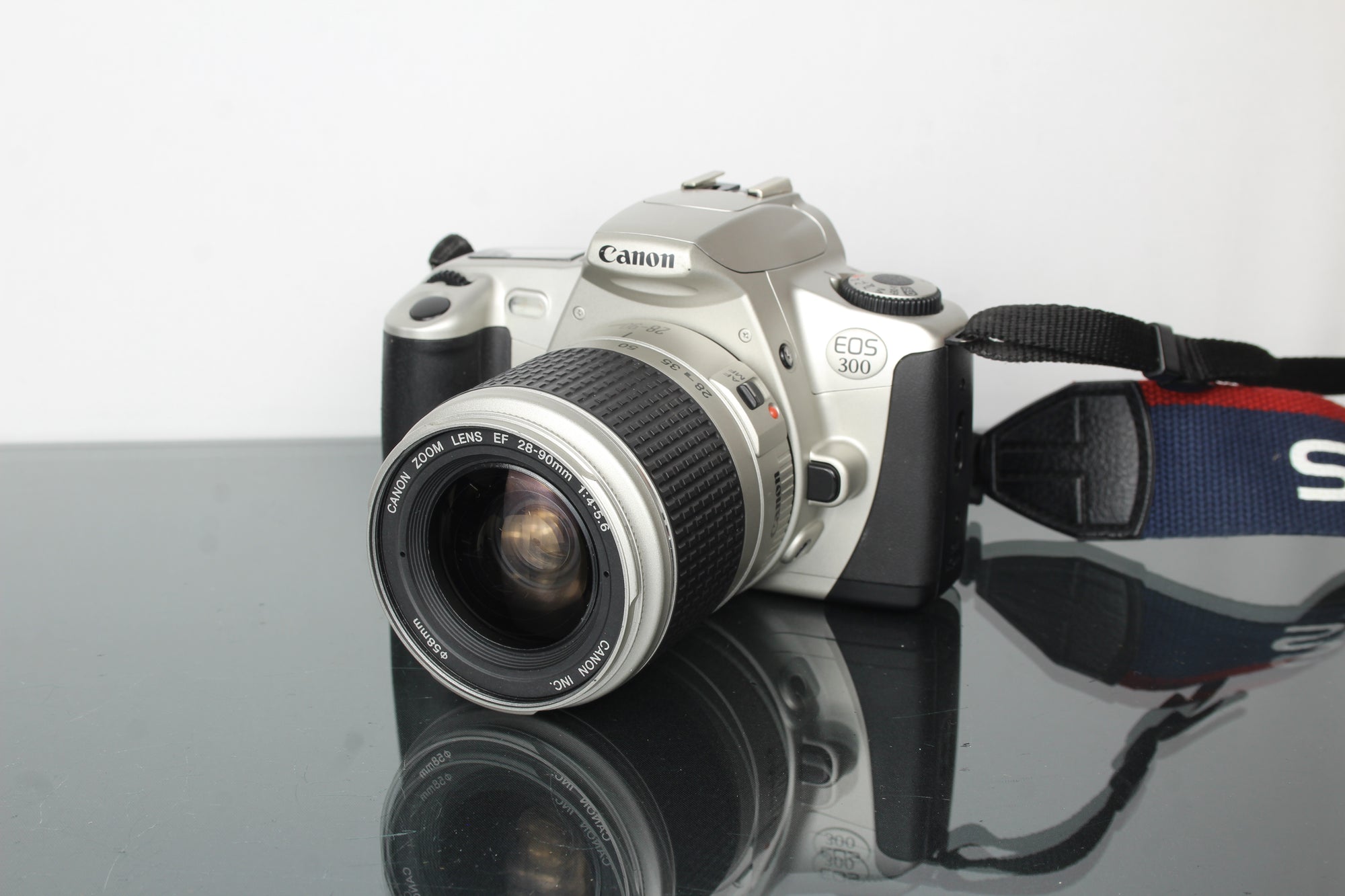 Canon EOS 300 + 28-90mm 1:4-5.6 Canon EF lens