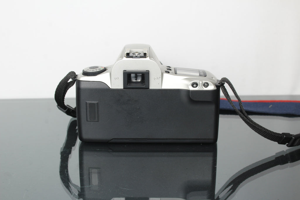 Canon EOS 300 + 28-90mm 1:4-5.6 Canon EF lens