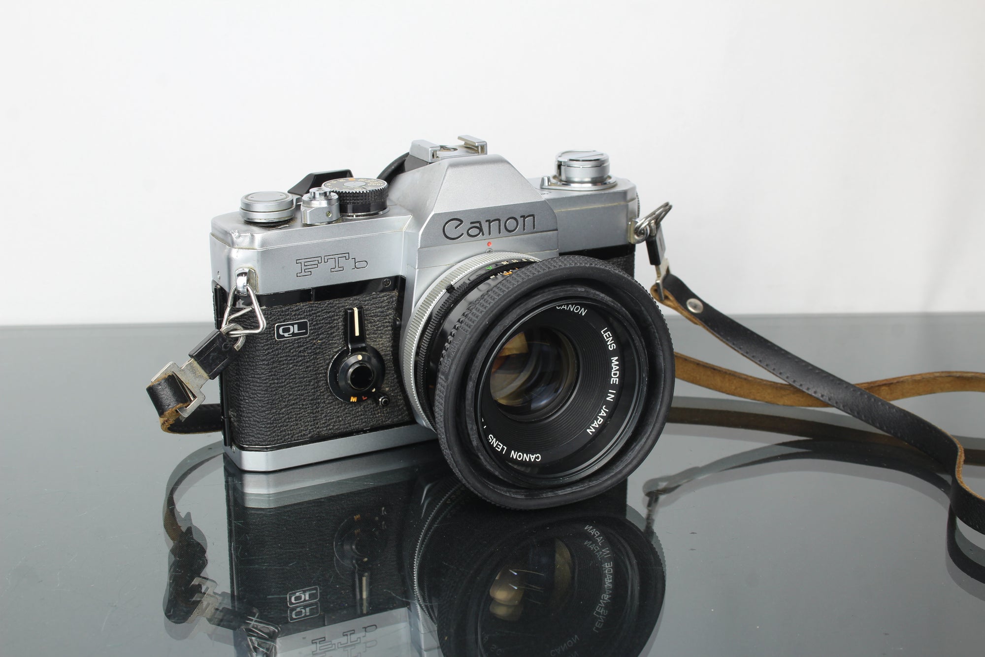 Canon FTb + Canon FD 50mm 1:1.8 lens