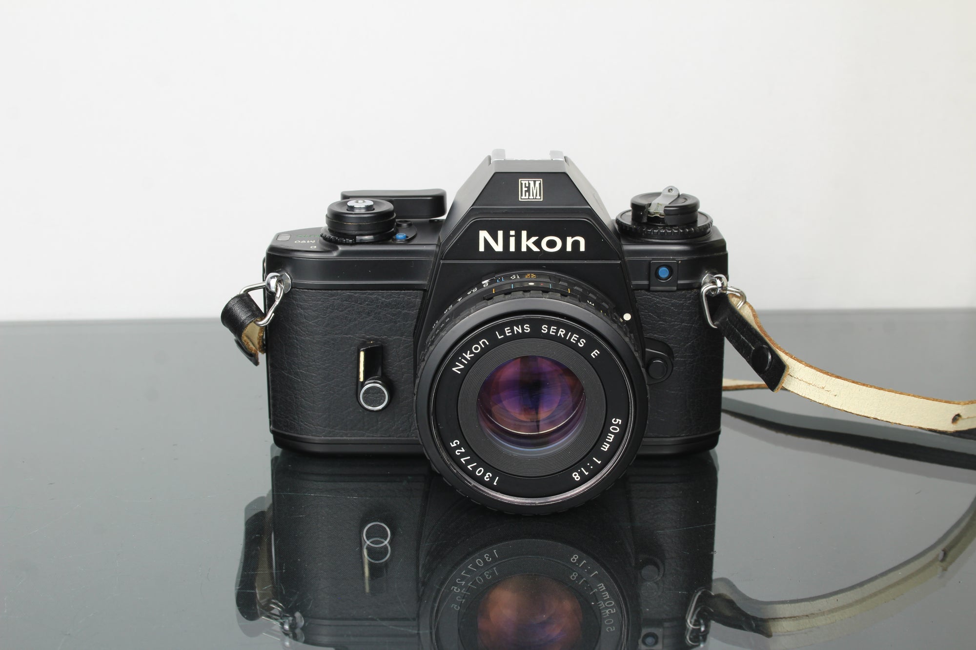 Nikon EM + Nikon E 50mm 1:1.8 Nikon F-mount lens