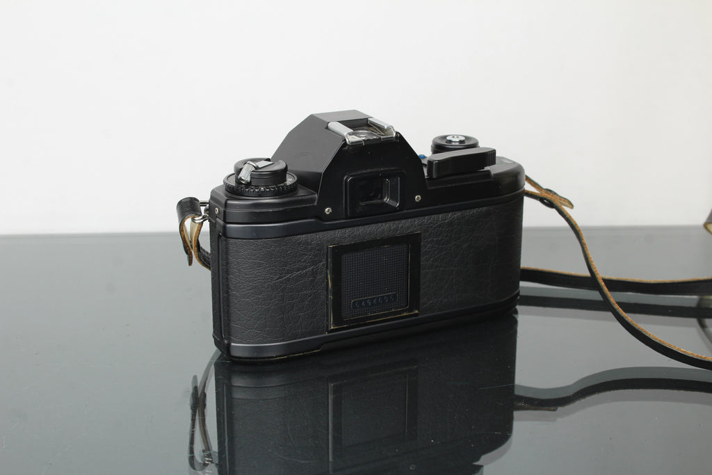 Nikon EM + Nikon E 50mm 1:1.8 Nikon F-mount lens
