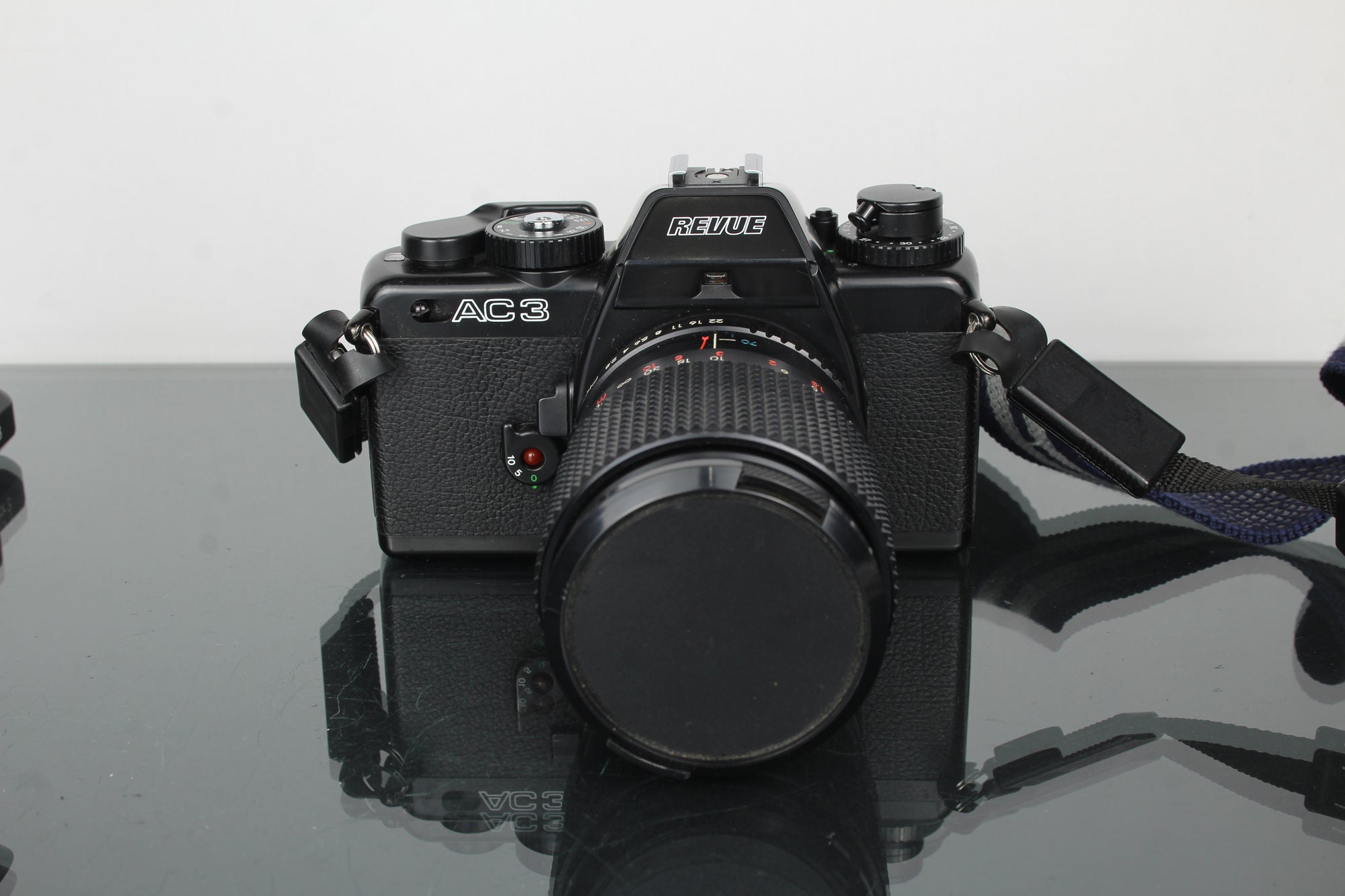 Revue AC3 + Revuenon 35-70mm 1:2.8-3.8 lens