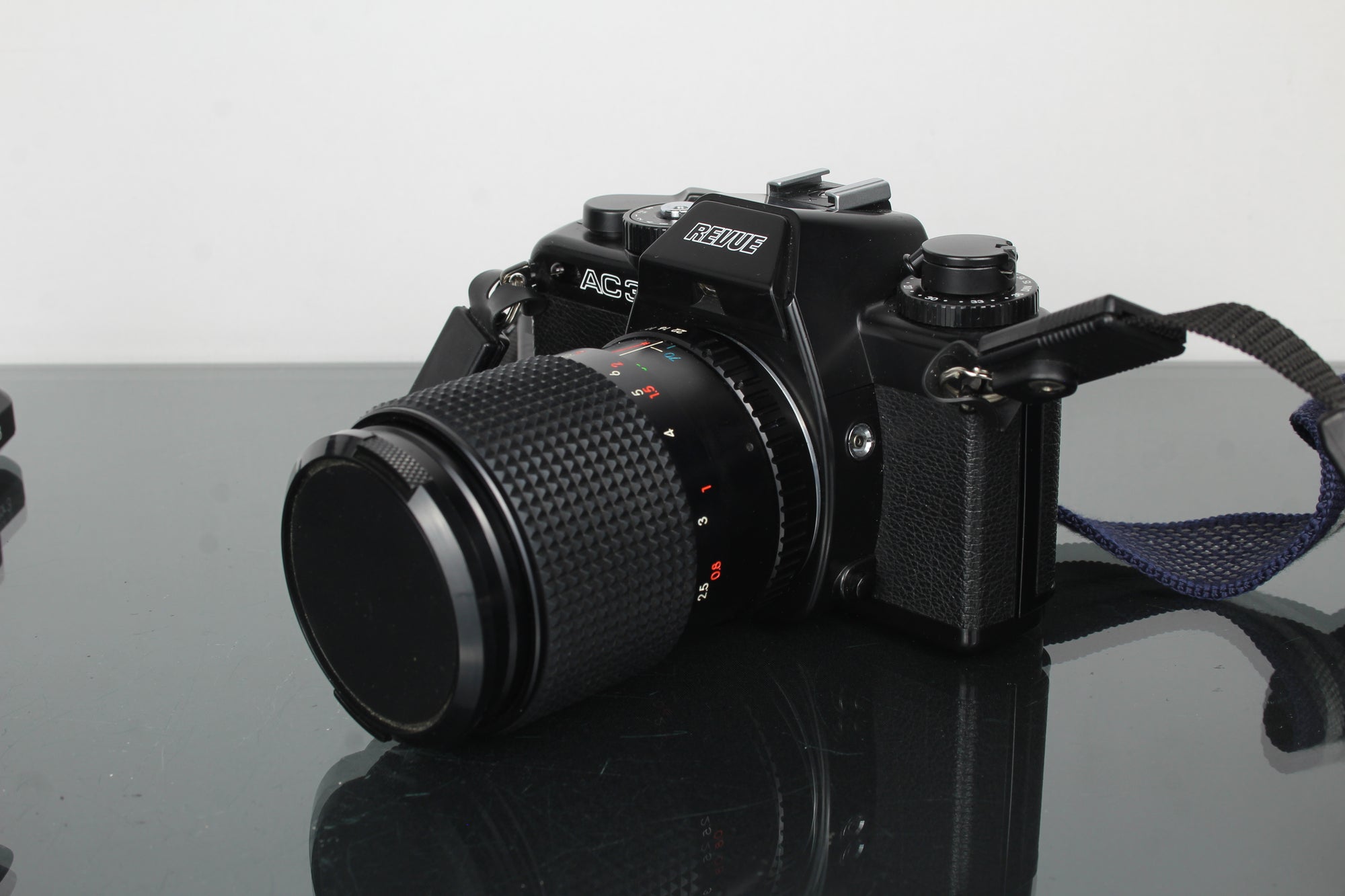 Revue AC3 + Revuenon 35-70mm 1:2.8-3.8 lens