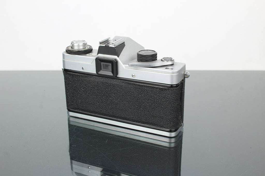 Praktica LB + Domiplan 50mm f/2.8 M42 lens