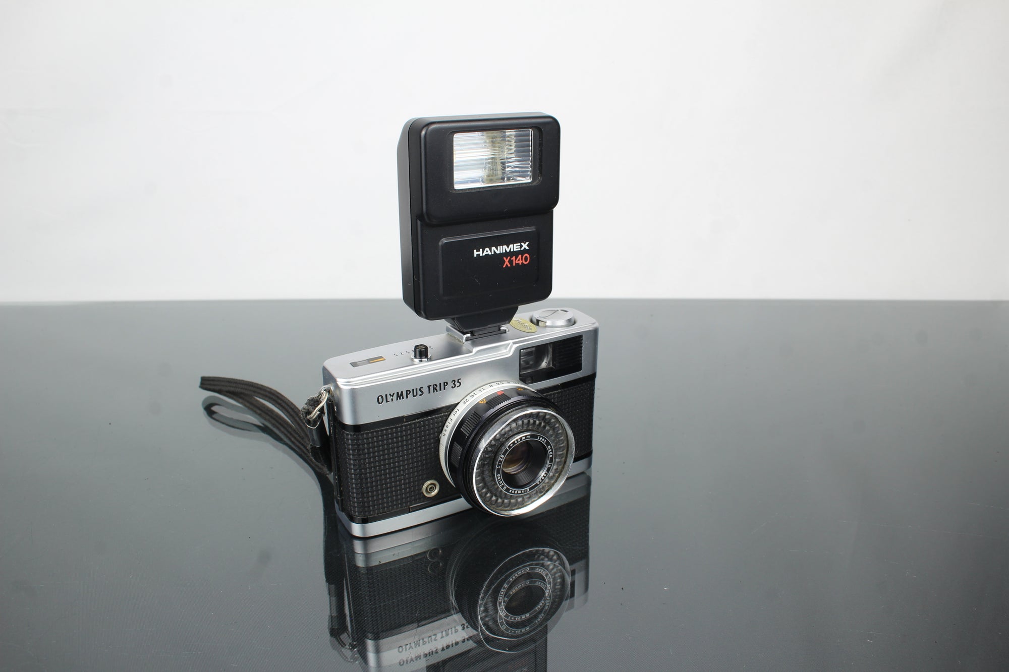 Olympus Trip 35 + Hanimex X140 Flash