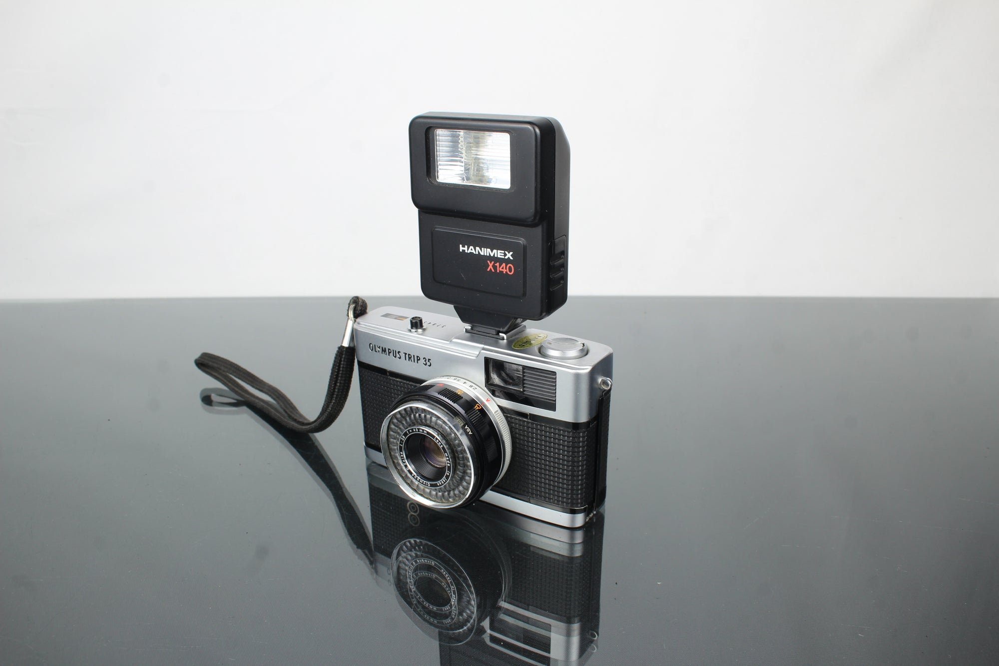 Olympus Trip 35 + Hanimex X140 Flash