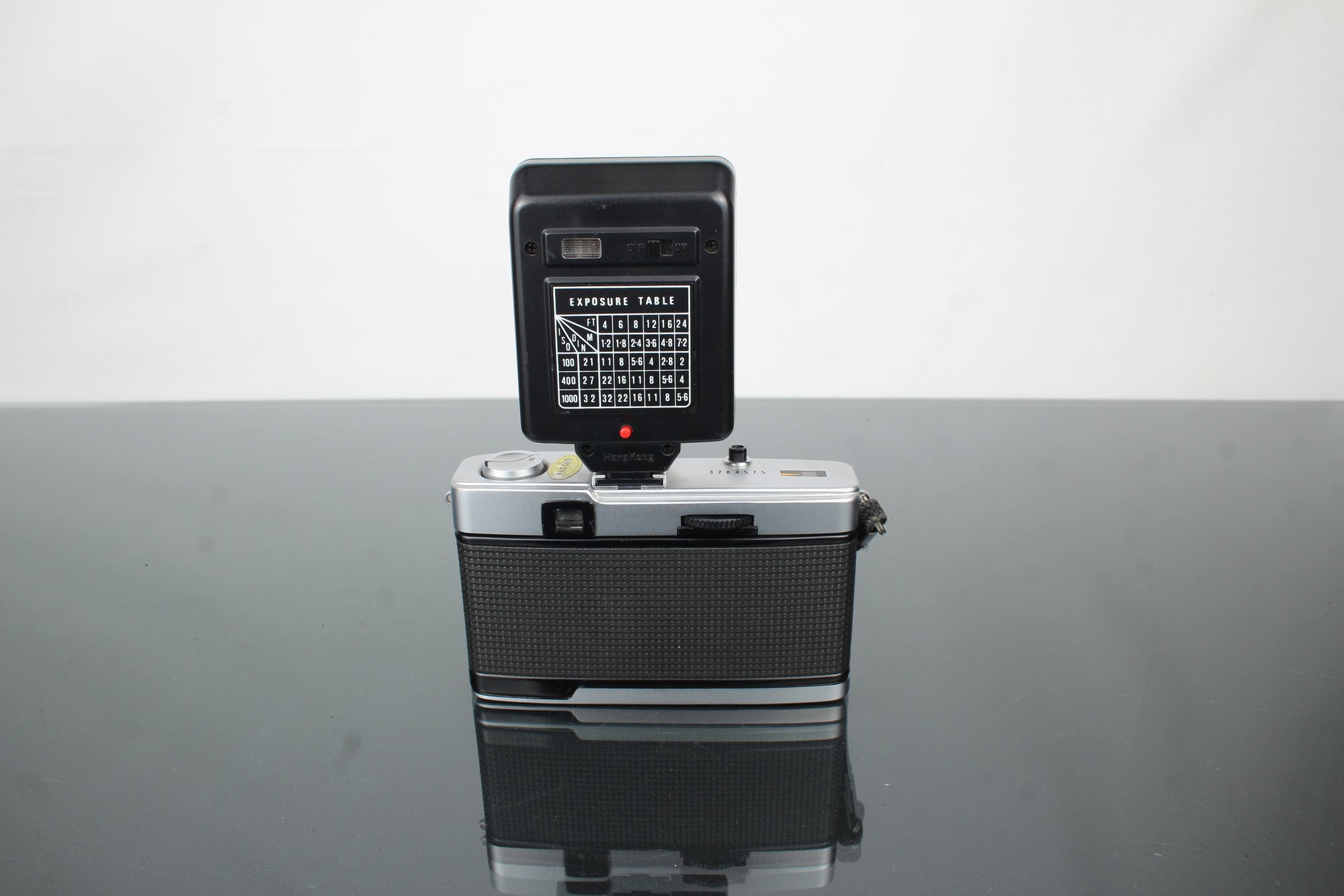 Olympus Trip 35 + Hanimex X140 Flash