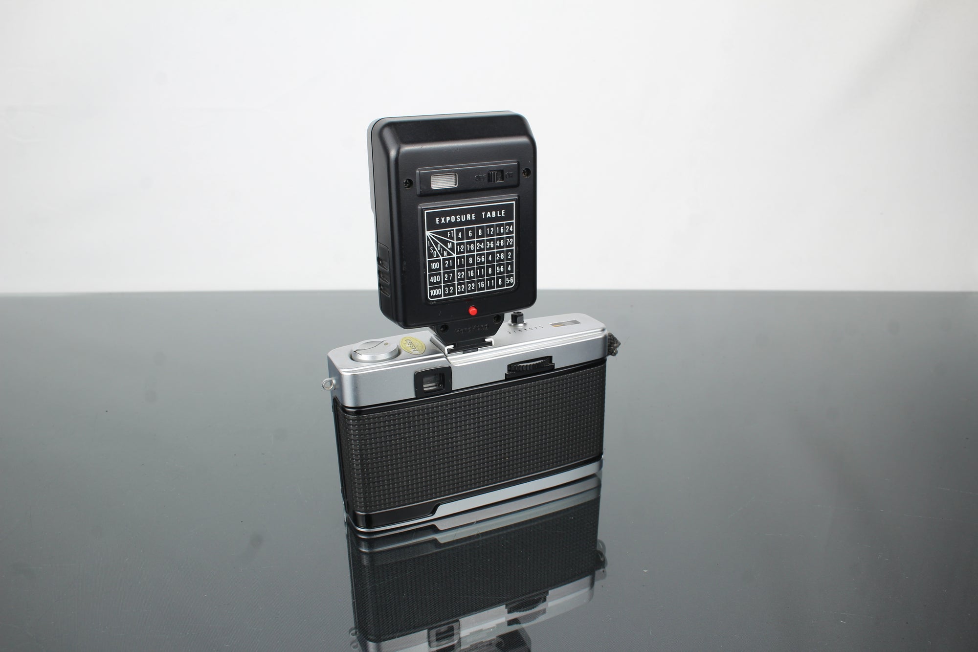 Olympus Trip 35 + Hanimex X140 Flash