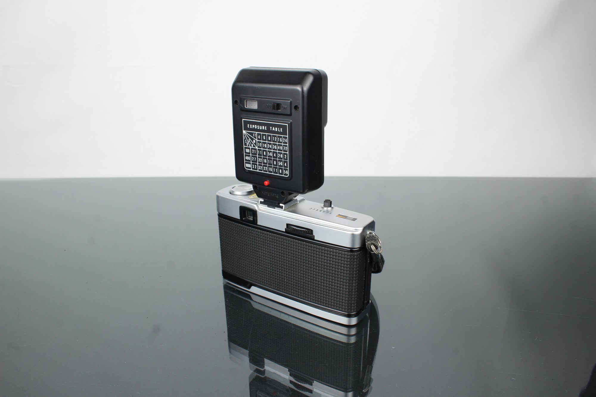 Olympus Trip 35 + Hanimex X140 Flash