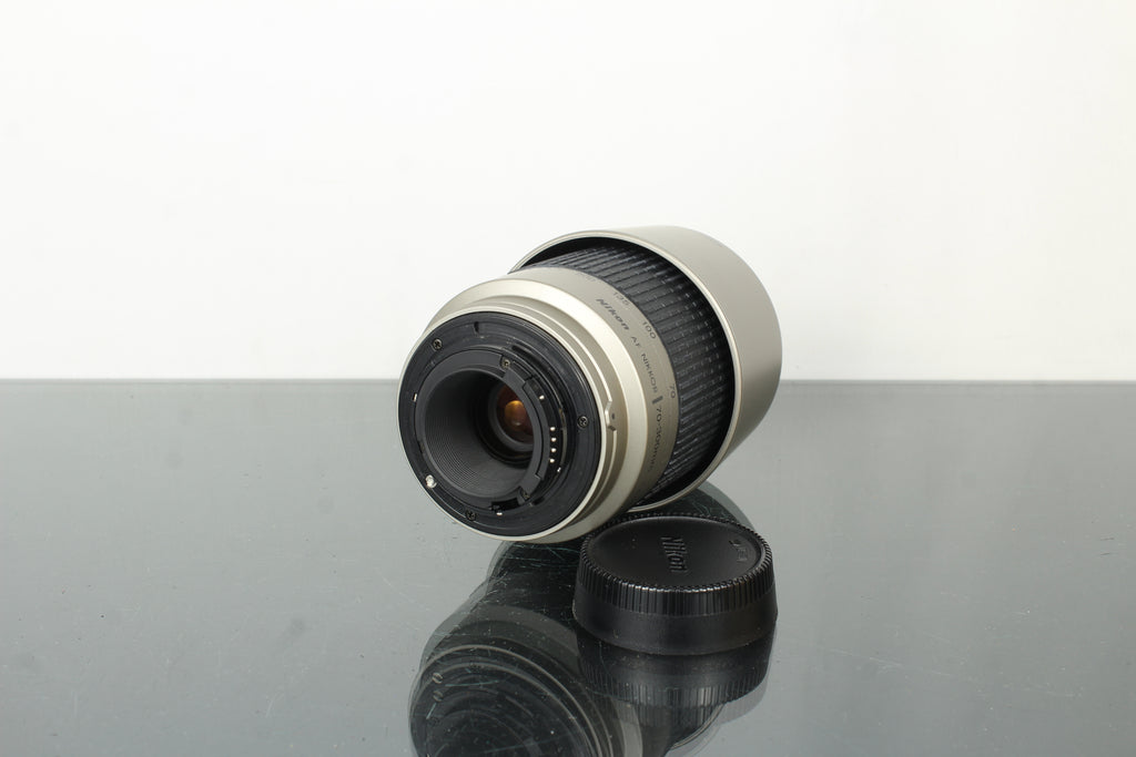 Nikon Nikkor F AF G Zoom 70-300mm f/4-5.6 F-mount lens