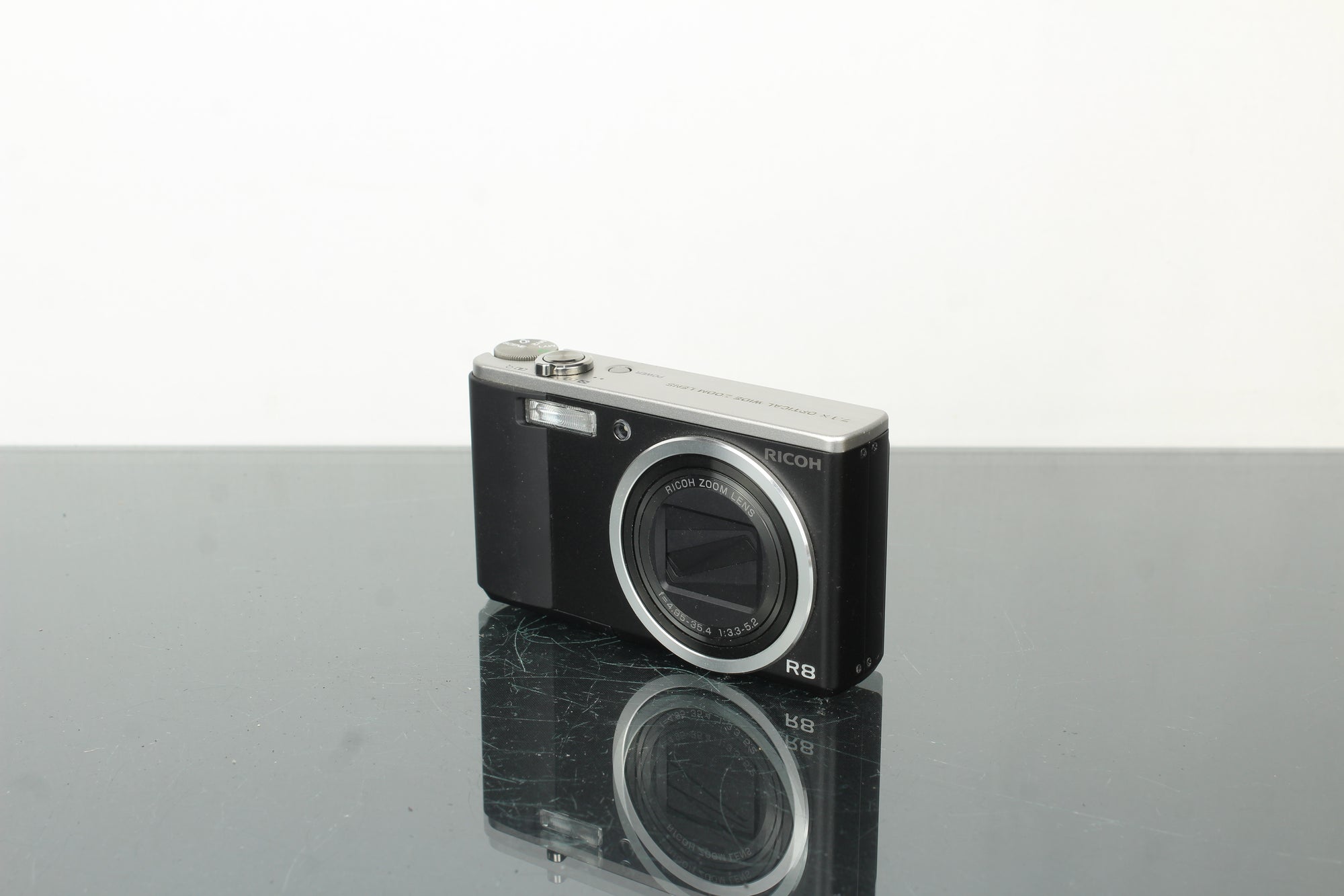 Ricoh R8