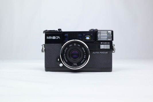 Minolta Hi-Matic AF2 | 35mm <tc>Point & Shoot</tc> Filmkamera | Schwarz