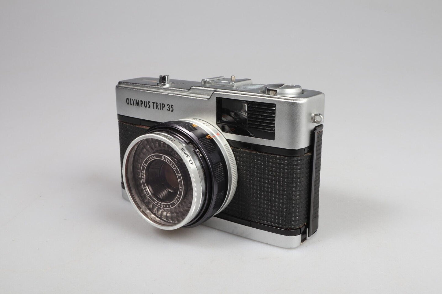 Olympus Trip 35 | 35mm Point & Shoot Film Camera | Silver/Black